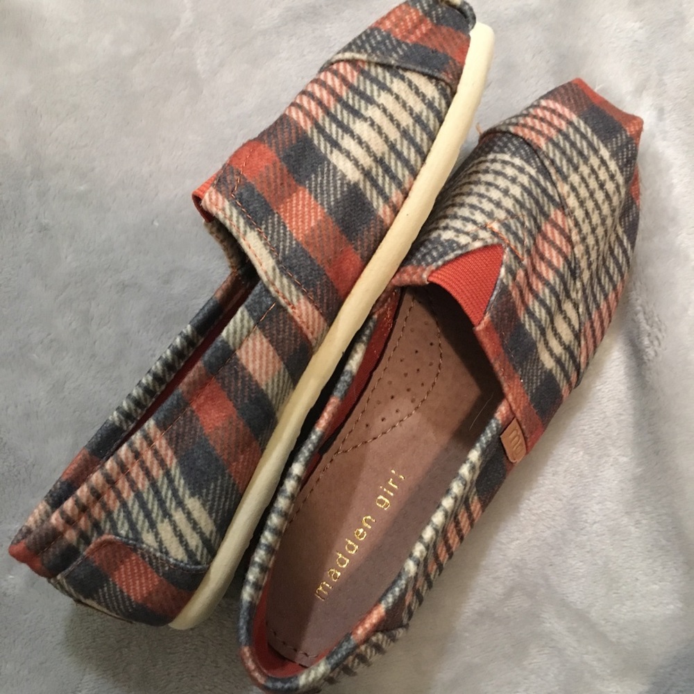 Madden Girl Gloriee Flats